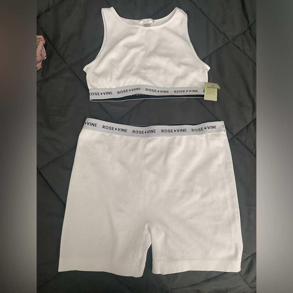 BNWT Rose + Vine White Ribbed Lounge Set
